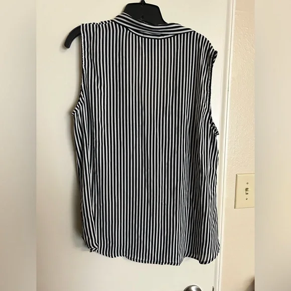 Liz Claiborne Black and White Striped Sleeveless Blouse - XL - Picture 2 of 3
